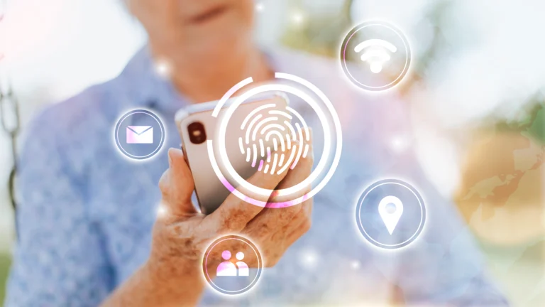 essoa segurando um smartphone, com ícones digitais sobrepostos representando impressão digital, localização, e-mail, conexão Wi-Fi e contatos, simbolizando o uso e monitoramento de dados pessoais.